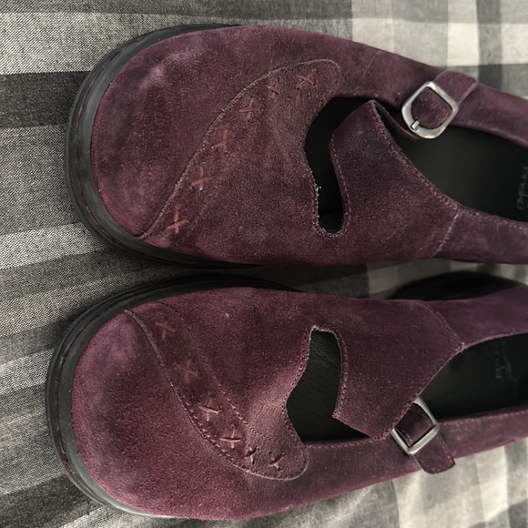 Purple suede Dansko size 10 - Picture 3 of 3